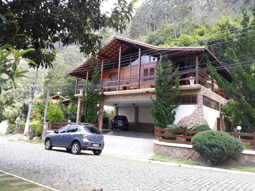 Foto 1 de Casa de Condomínio com 4 Quartos à venda, 250m² em Vale dos Pinheiros, Nova Friburgo