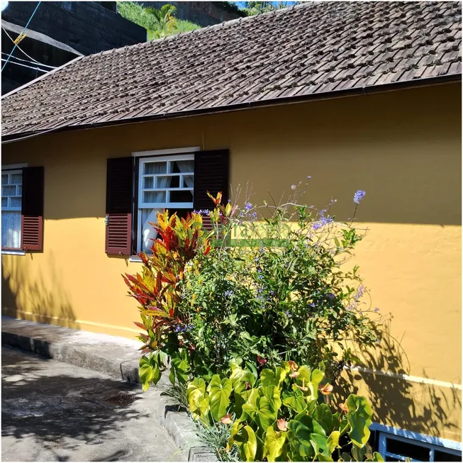 Foto 1 de Casa com 3 Quartos à venda, 75m² em Valparaiso, Petrópolis