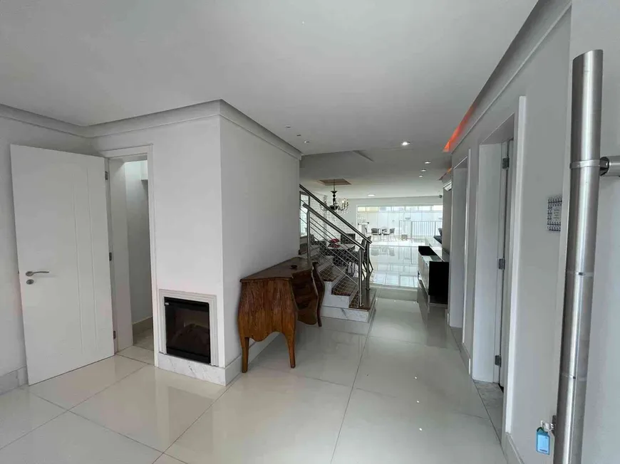 Foto 1 de Casa de Condomínio com 4 Quartos para venda ou aluguel, 250m² em Alphaville, Santana de Parnaíba