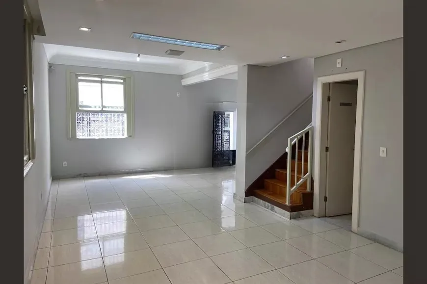 Foto 1 de Casa com 4 Quartos para alugar, 195m² em Barroca, Belo Horizonte
