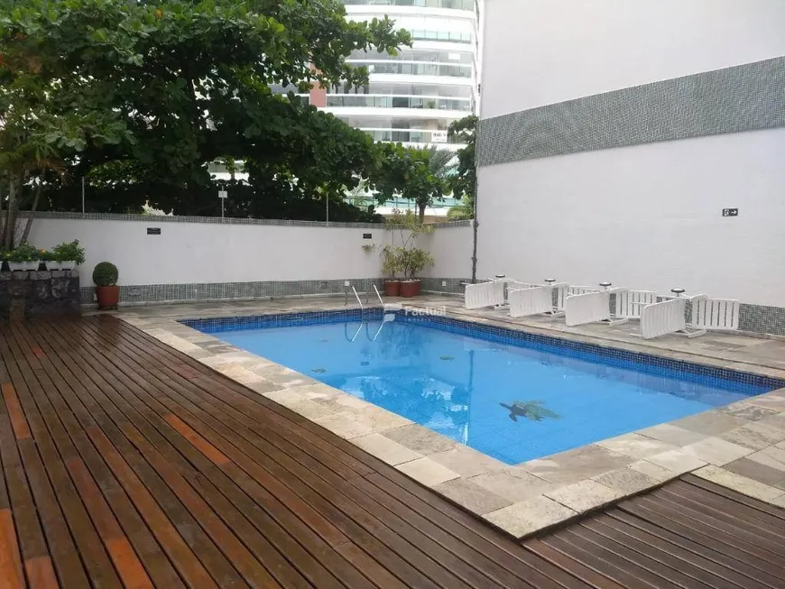 Foto 1 de Apartamento com 4 Quartos à venda, 180m² em Jardim Três Marias, Guarujá