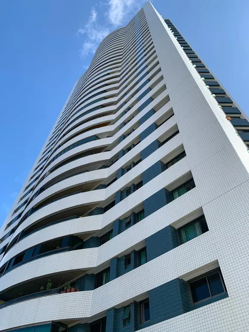 Foto 1 de Apartamento com 4 Quartos à venda, 200m² em Jaqueira, Recife