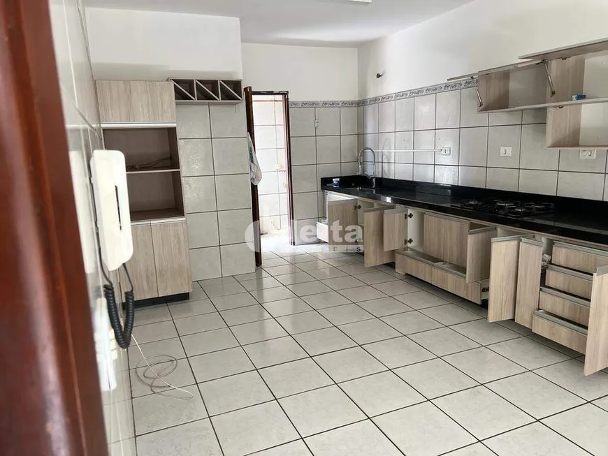 Foto 1 de Imóvel Comercial com 3 Quartos à venda, 180m² em Nossa Senhora Aparecida, Uberlândia