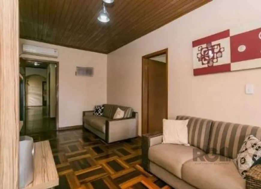 Foto 1 de Casa com 3 Quartos à venda, 238m² em Cavalhada, Porto Alegre