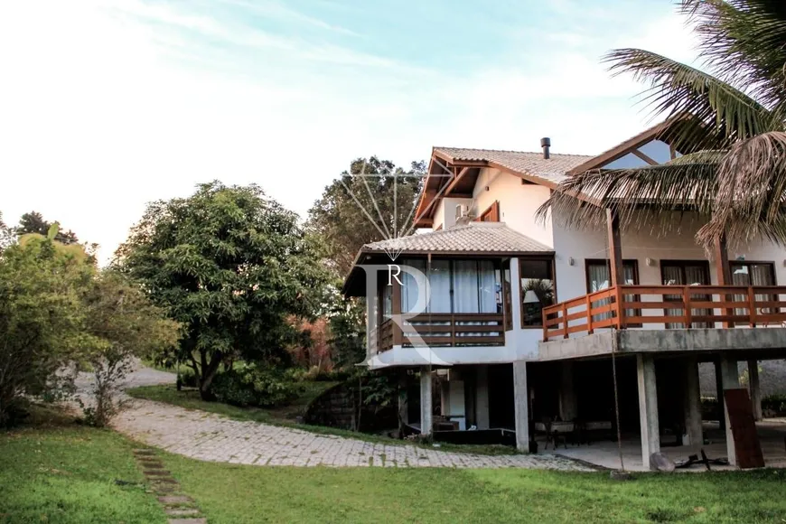 Foto 1 de Sobrado com 3 Quartos à venda, 350m² em Ingleses do Rio Vermelho, Florianópolis