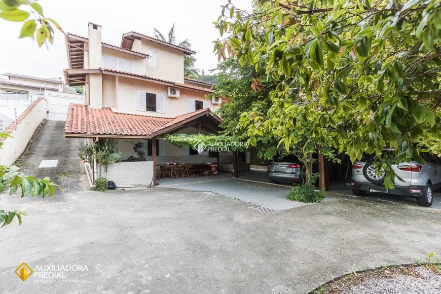 Foto 1 de Casa com 5 Quartos à venda, 235m² em Trindade, Florianópolis