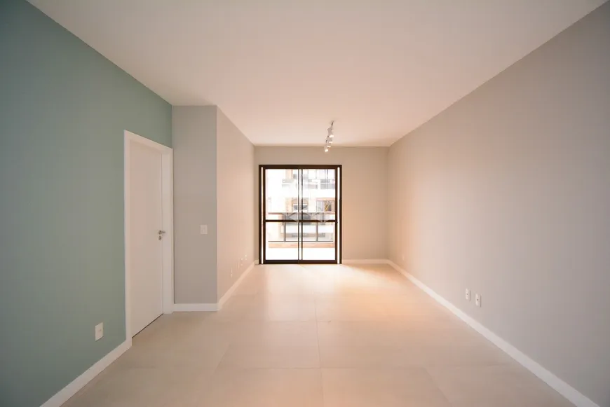 Foto 1 de Apartamento com 4 Quartos à venda, 108m² em Itacorubi, Florianópolis