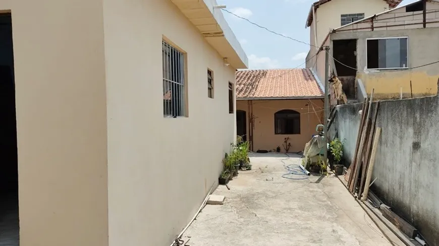 Foto 1 de Casa com 2 Quartos à venda, 130m² em Tijuca, Contagem