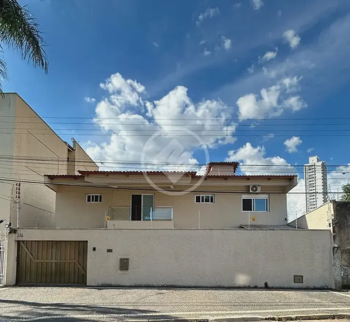 Foto 1 de Casa com 4 Quartos à venda, 262m² em Setor Leste Universitário, Goiânia
