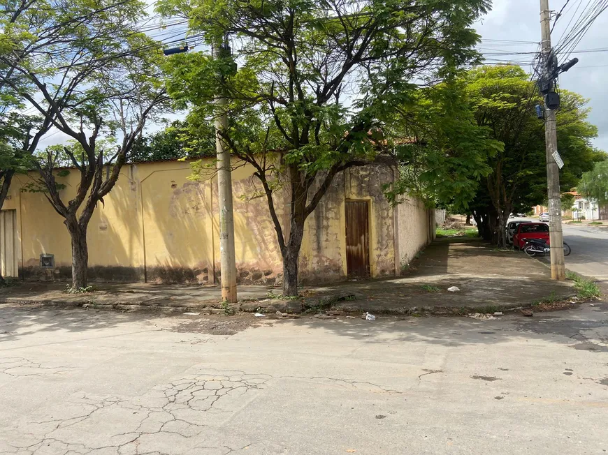 Foto 1 de Lote/Terreno à venda, 182m² em Centro, Montes Claros