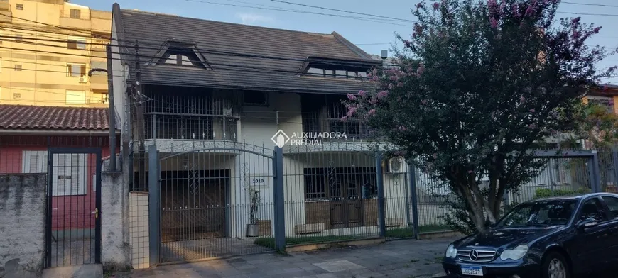 Foto 1 de Casa com 4 Quartos à venda, 389m² em Partenon, Porto Alegre