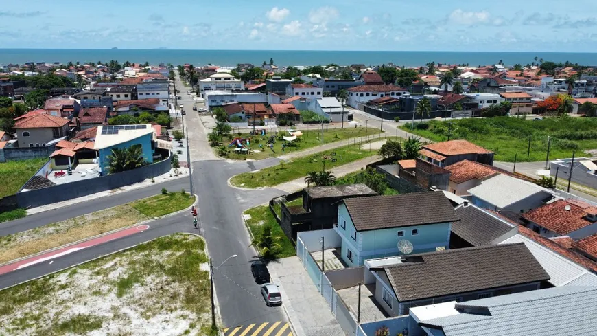 Foto 1 de Sobrado com 4 Quartos à venda, 187m² em Balneário Gaivota, Itanhaém