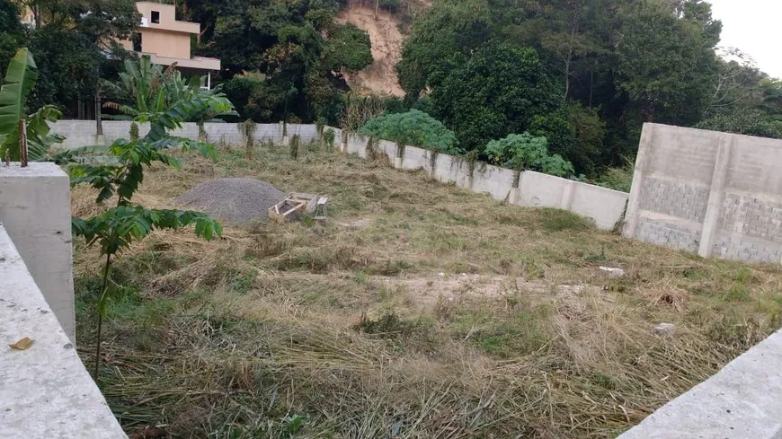 Foto 1 de Lote/Terreno à venda, 858m² em Piratininga, Niterói