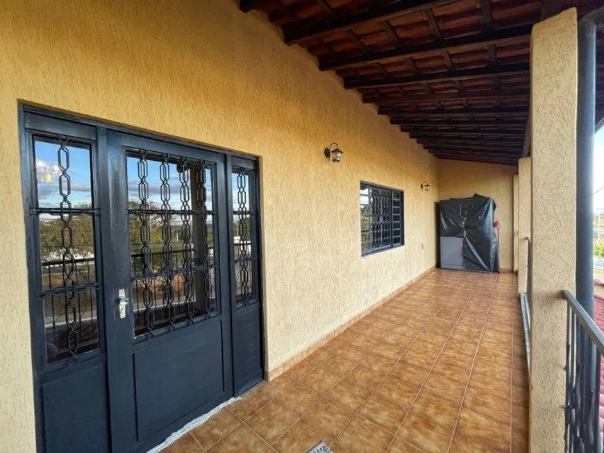 Foto 1 de Sobrado com 3 Quartos à venda, 280m² em Vila Santa Terezinha, Franca