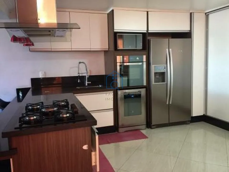 Foto 1 de Sobrado com 2 Quartos à venda, 330m² em Vila Dalila, São Paulo