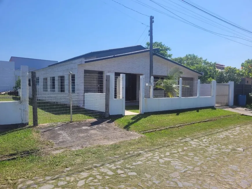 Foto 1 de Casa com 2 Quartos à venda, 200m² em Praia da Meta, Balneário Arroio do Silva
