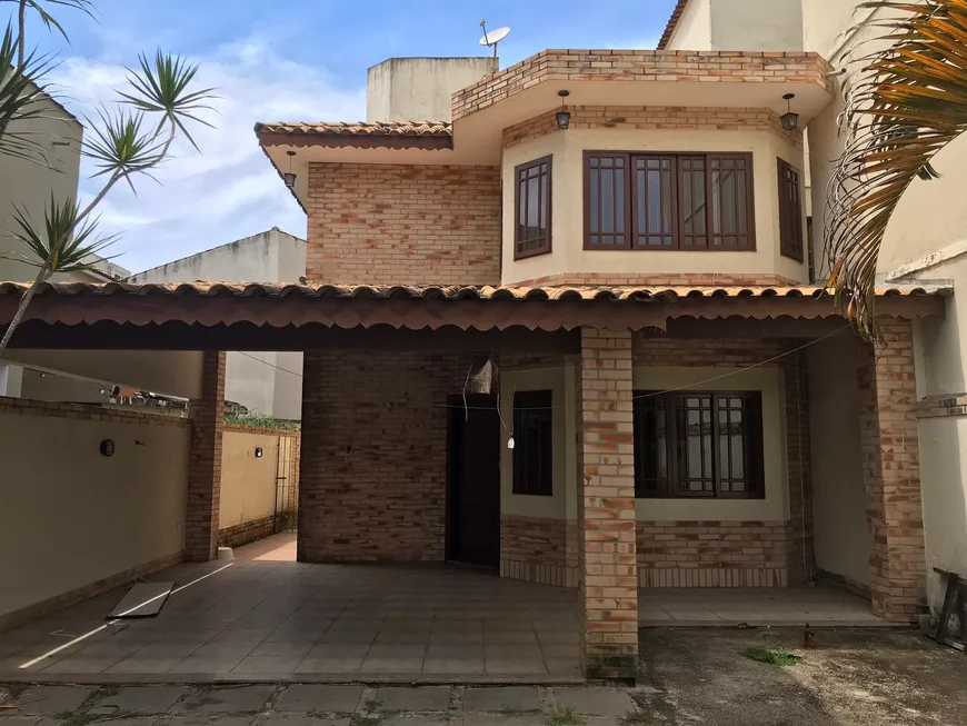 Foto 1 de Casa com 4 Quartos à venda, 120m² em Praia Campista, Macaé