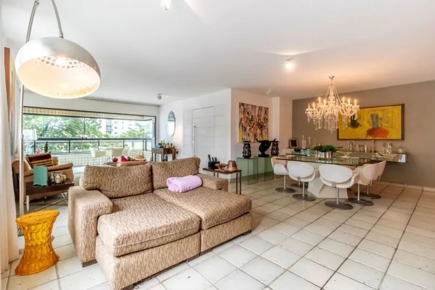 Foto 1 de Apartamento com 4 Quartos à venda, 225m² em Boa Viagem, Recife