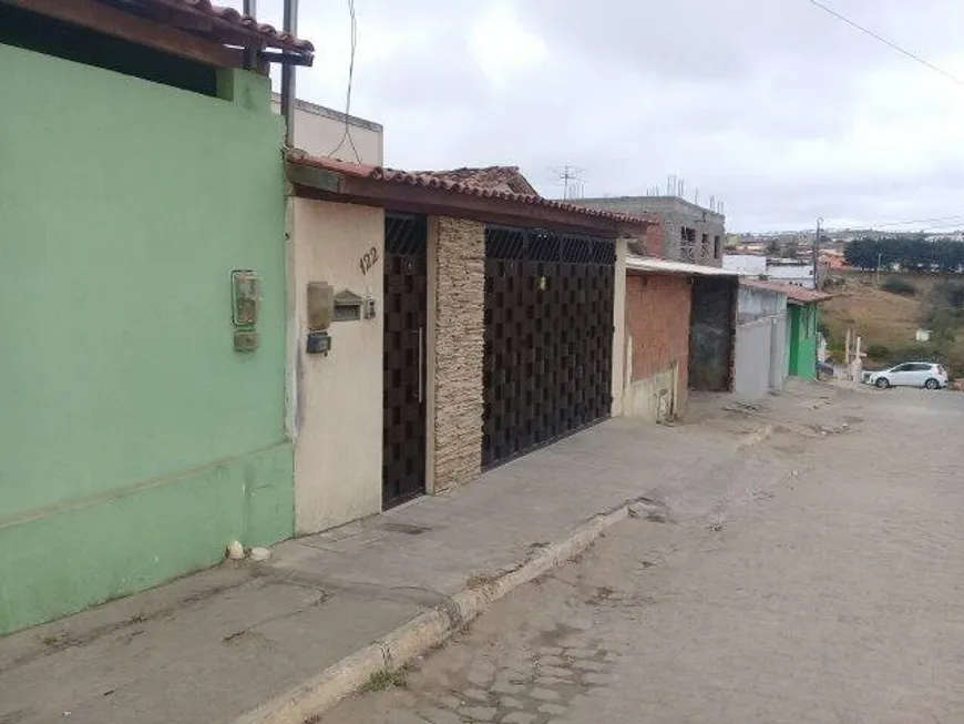 Foto 1 de Casa com 3 Quartos à venda, 240m² em , Jaguaquara