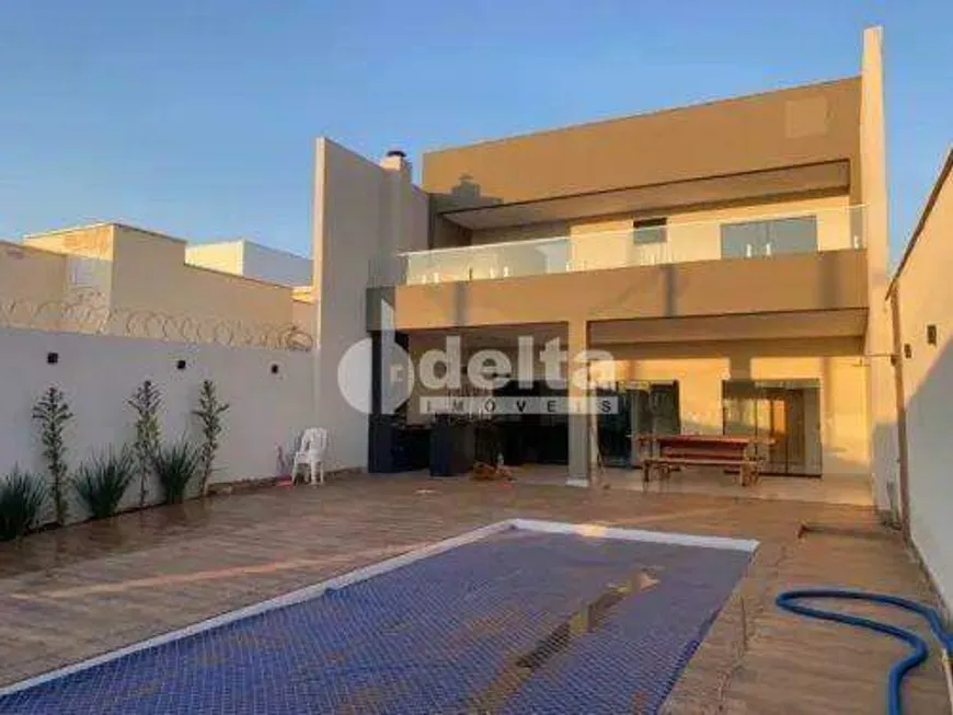 Foto 1 de Casa com 4 Quartos à venda, 230m² em Shopping Park, Uberlândia