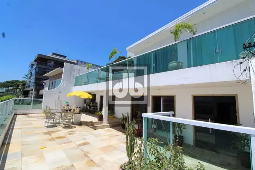 Foto 1 de Casa com 2 Quartos à venda, 238m² em  Praia da Bandeira, Rio de Janeiro