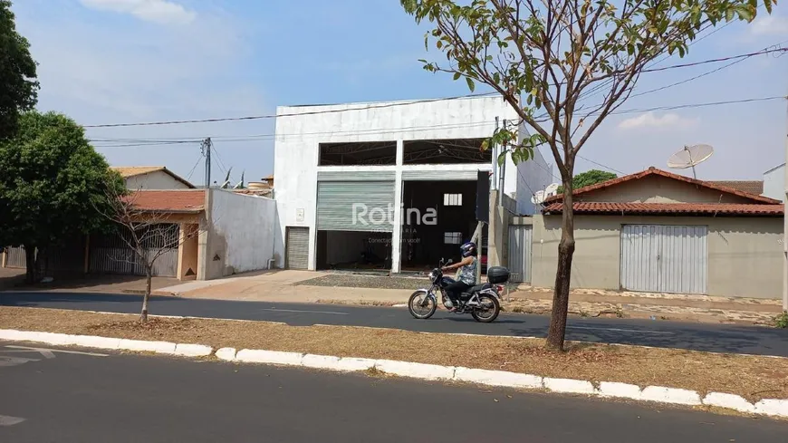 Foto 1 de Galpão/Depósito/Armazém para alugar, 270m² em Santa Mônica, Uberlândia