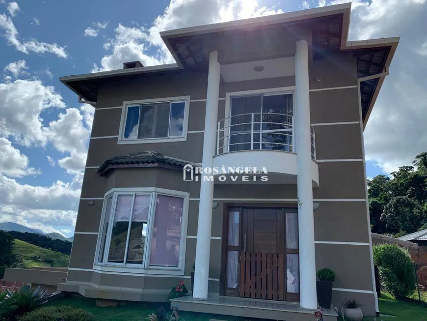 Foto 1 de Casa de Condomínio com 4 Quartos à venda, 250m² em Vargem Grande, Teresópolis