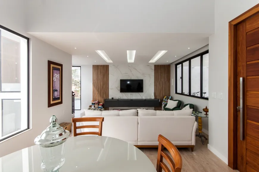 Foto 1 de Casa de Condomínio com 4 Quartos para venda ou aluguel, 320m² em Vale dos Cristais, Macaé