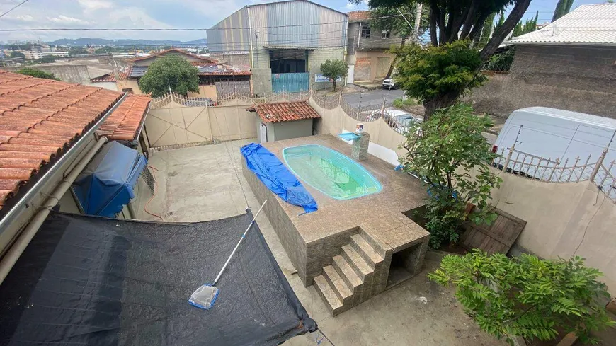 Foto 1 de Casa com 5 Quartos à venda, 132m² em Inconfidentes, Contagem