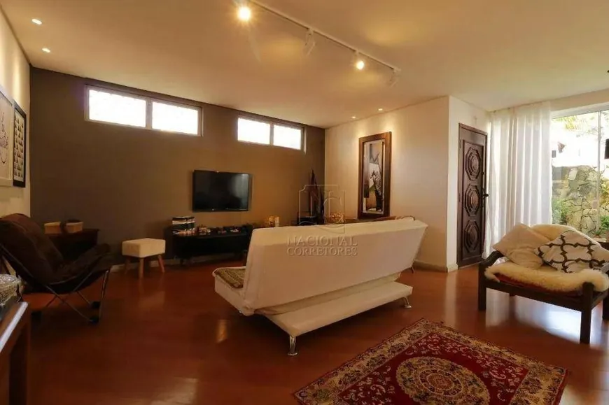 Foto 1 de Casa com 3 Quartos à venda, 226m² em Vila Bastos, Santo André