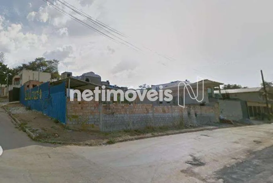 Foto 1 de Lote/Terreno à venda, 720m² em Cachoeira, Sarzedo