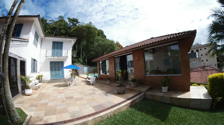 Foto 1 de Casa com 5 Quartos à venda, 680m² em Valparaiso, Petrópolis