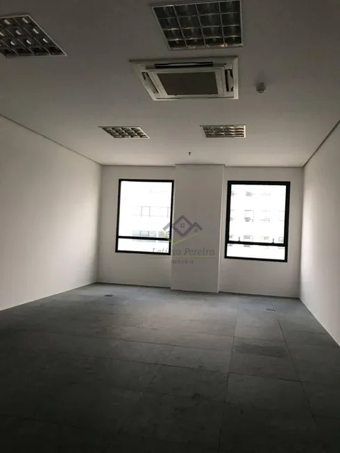 Foto 1 de Sala Comercial para venda ou aluguel, 51m² em Alphaville Industrial, Barueri