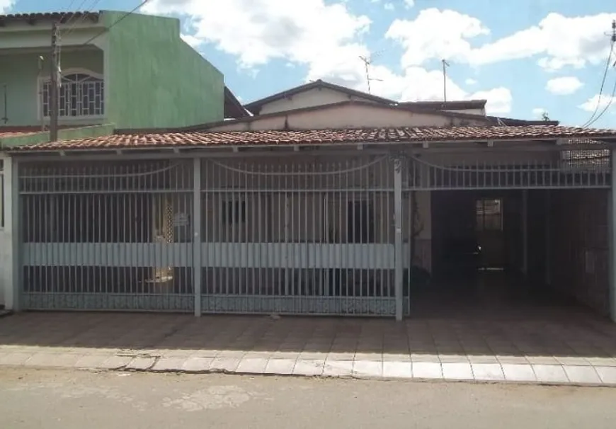 Foto 1 de Casa com 6 Quartos à venda, 300m² em Taguatinga Norte, Brasília