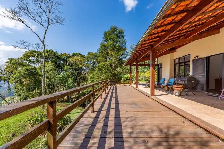 Foto 1 de Casa de Condomínio com 5 Quartos à venda, 234m² em Quebra Frascos, Teresópolis