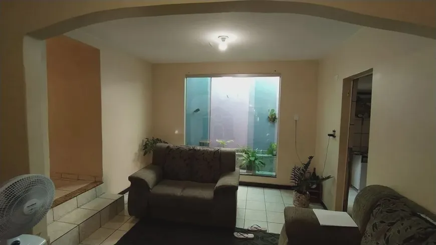 Foto 1 de Casa com 4 Quartos à venda, 300m² em Brasil, Uberlândia