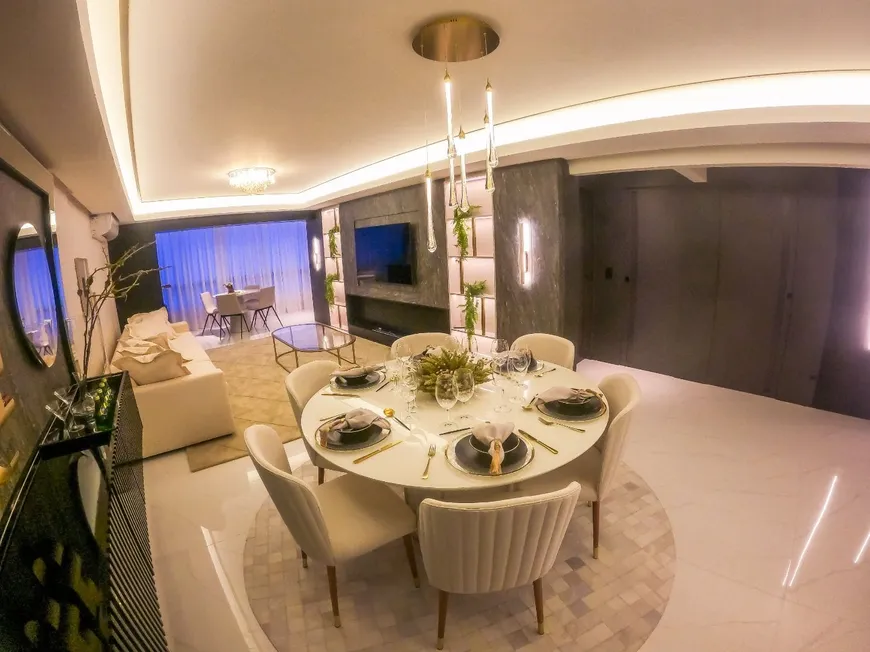 Foto 1 de Apartamento com 4 Quartos à venda, 241m² em Centro, Balneário Camboriú