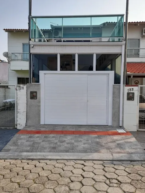 Foto 1 de Casa de Condomínio com 2 Quartos à venda, 120m² em Centro, Camboriú