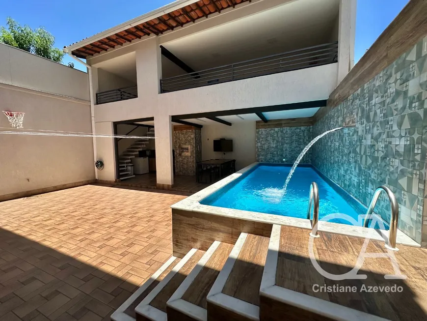 Foto 1 de Casa com 4 Quartos à venda, 220m² em Castelo, Belo Horizonte