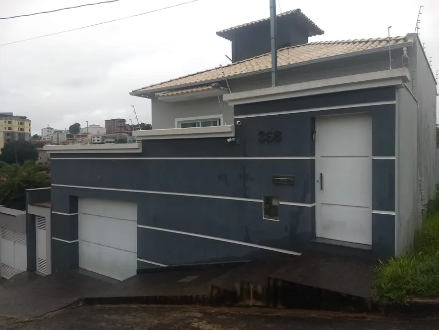 Foto 1 de Casa com 3 Quartos à venda, 300m² em Guarda Mor, São João Del Rei
