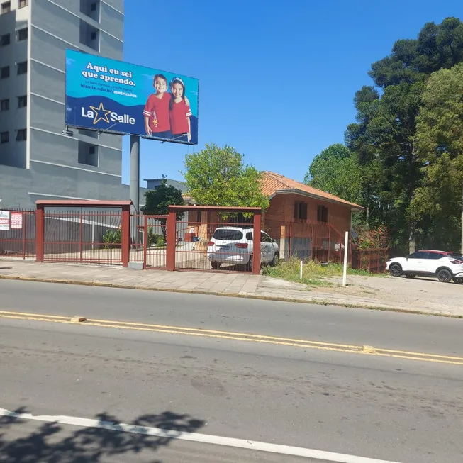 Foto 1 de Casa com 5 Quartos à venda, 187m² em Santa Catarina, Caxias do Sul