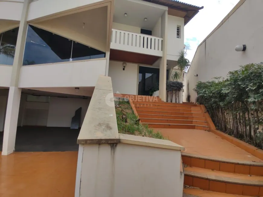 Foto 1 de Casa com 4 Quartos para alugar, 428m² em Tabajaras, Uberlândia