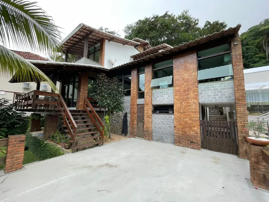 Foto 1 de Casa de Condomínio com 4 Quartos à venda, 378m² em Piratininga, Niterói