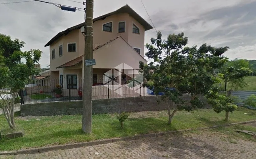 Foto 1 de Sobrado com 4 Quartos à venda, 217m² em Vila Nova, Porto Alegre