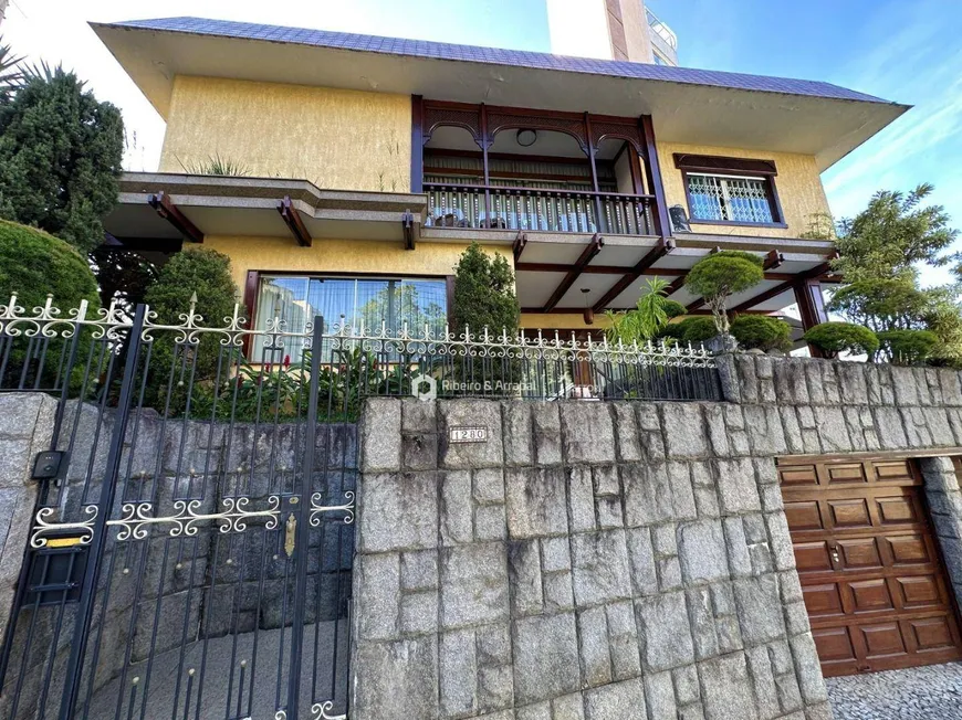 Foto 1 de Casa com 4 Quartos à venda, 407m² em Santa Helena, Juiz de Fora