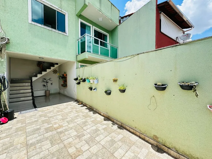 Foto 1 de Casa com 5 Quartos à venda, 206m² em Piratininga Venda Nova, Belo Horizonte