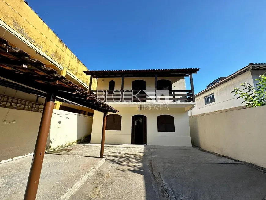 Foto 1 de Casa com 3 Quartos à venda, 225m² em Vargem Pequena, Rio de Janeiro