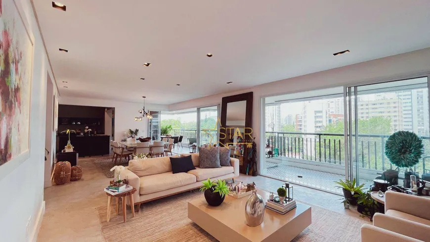 Foto 1 de Apartamento com 3 Quartos à venda, 226m² em Moema, São Paulo