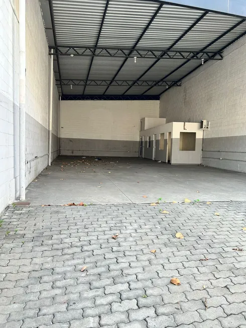 Foto 1 de Galpão/Depósito/Armazém para alugar, 250m² em Campo Grande, Rio de Janeiro