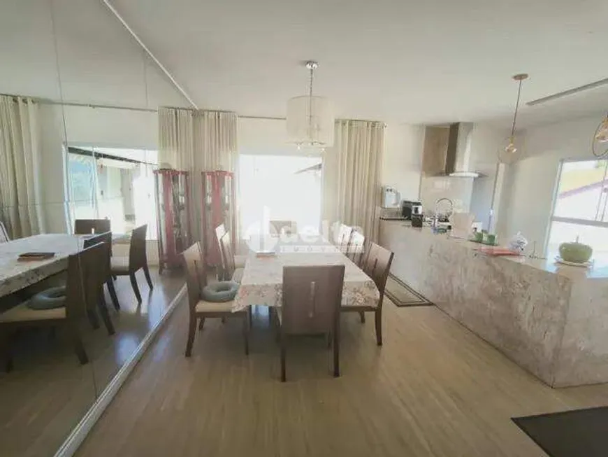 Foto 1 de Apartamento com 3 Quartos para alugar, 220m² em Planalto, Uberlândia